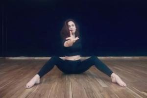 Lockdown diaries: Elli AvrRam cheers up spirits with cool dance video