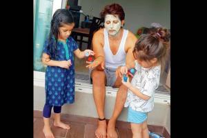 COVID-19: Karanvir Bohra's twins give him a spa treatment at home
