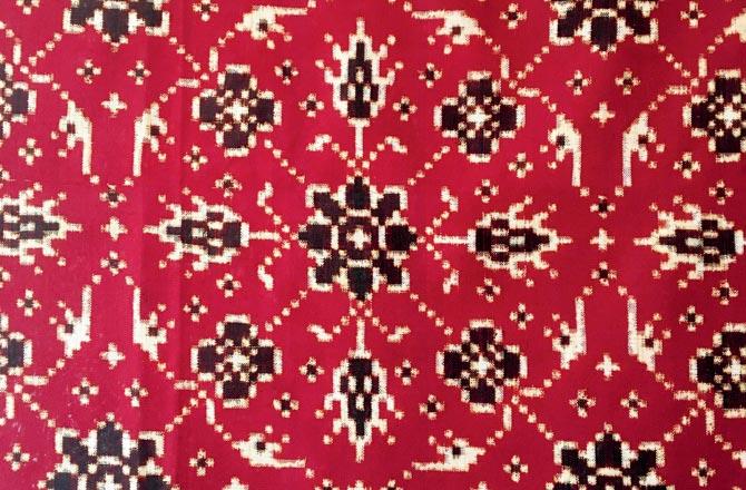 Chhabadi bhat Patola, woven by Vinayak Kantilal Salvi, Patola to order, 1990s. Double ikat silk resist-dyed in madder red and black