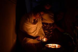Mumbaikars join PM Modi's 9-minute call, light lamps to show unity