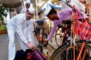 Mumbaikars open their heart for iconic dabbawalas