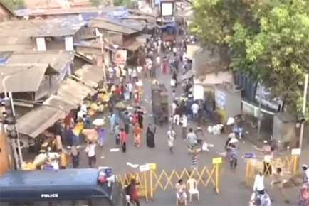 Over 5000 people crowd Dadar market amid lockdown!