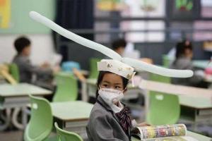 Coronavirus: Headgears used by China school is winning the internet