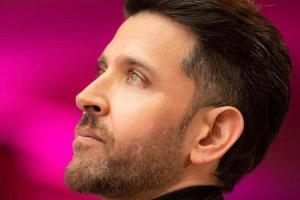 Hrithik Roshan extends his support to paparazzi during this lockdown
