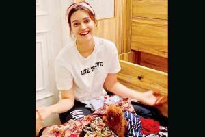 Kriti Sanon clears up with clutter but look who is interrupting