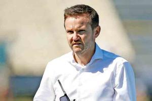 RCB's Mike Hesson returns home to NZ after being stranded in India