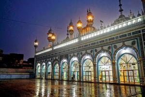 Experts urge people to avoid mosques as cases spike in Pa