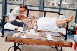 Kangana Ranaut gets beauty service from Rangoli Chandel in lockdown