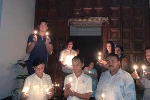 Sachin lights candles, thanks selfless sanitation warriors