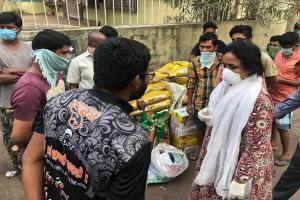 Mumbai woman provides meals for stranded Telangana immigrants