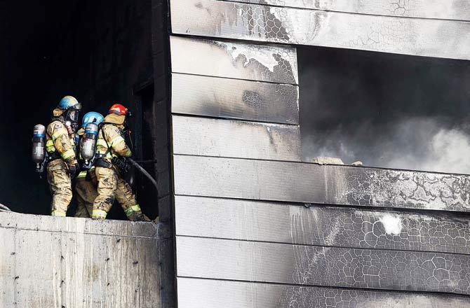Construction fire near Seoul kills 8