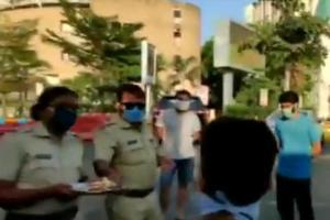 Coronavirus: Thane Police perform 'aarti' of people flouting lockdown