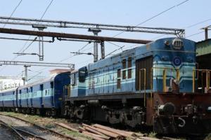 CR's Railway Mazdoor Union contributes Rs 1.02 crore for Corona Relief