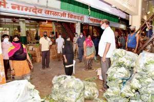 Vegetable market in Vashi to shut after one tests positive