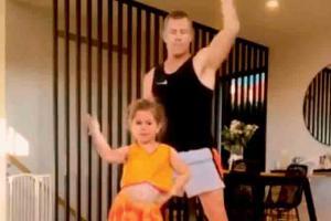 David Warner and daughter Indi dance to Katrina Kaif's Sheila Ki Jawani