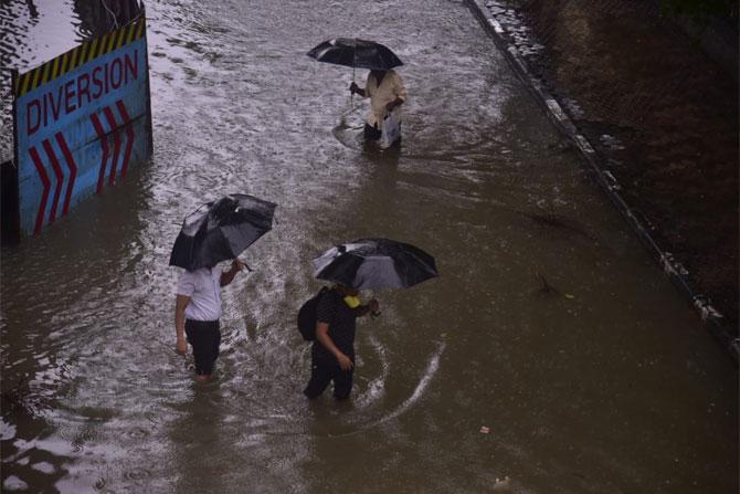 The extremely heavy rains brought Mumbai's lifeline - the local train services - to a halt. Services on all three lines were suspended partially between Churchgate and Andheri on Western Railway, between Thane-Mumbai CSMT on the mainline and Kurla-CSMT on the harbour line.
