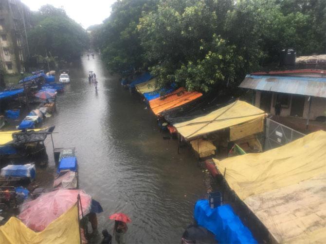 Several houses, shops, and residential areas were flooded in slums or low-lying areas in Malad, Kurla, Ghatkopar, Parel with people struggling to save their valuables from getting wet.