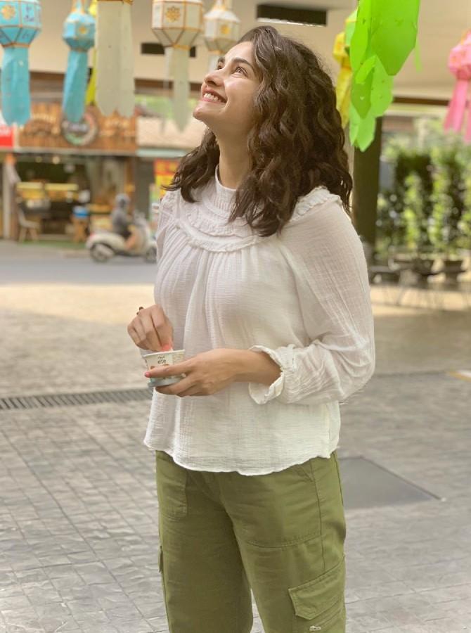 She shared this adorable picture of herself enjoying Thailand. 