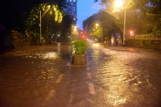 The Western Railway also announced on Twitter that due to heavy rainfall, all local train services between Churchgate and Mumbai Central stations have been temporarily suspended till further orders.
In picture: A waterlogged street in Breach Candy.