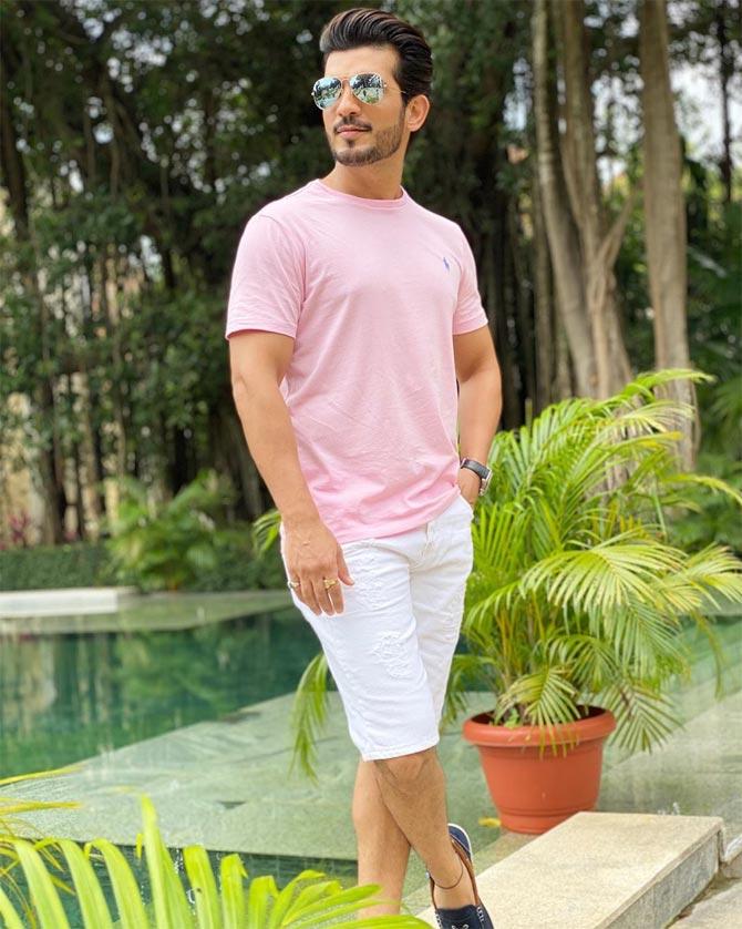 Arjun Bijlani is currently in Goa along with his wife Neha Swami and son Ayaan Bijlani. The Bijlani family is currently living the best days of 2020, near the sea.