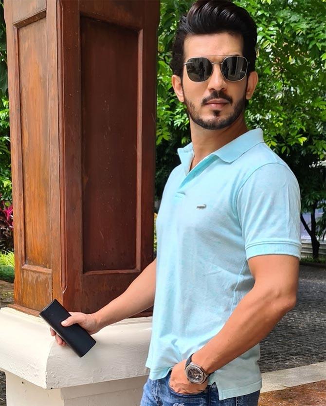The Miley Jab Hun Tum actor has even treated his social media followers with some beautiful photographs with the serene beaches as the background.