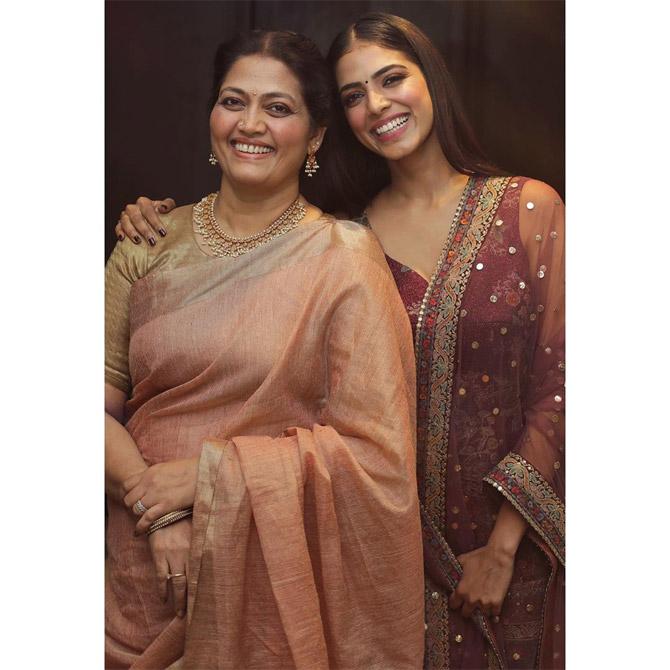 Being a huge fan of Mammootty, Malavika and her mother tagged along with Mr. Mohanan to see the Malayalam star. During the shoot, Mammootty approached Malavika to ask if she was interested in acting in a film!