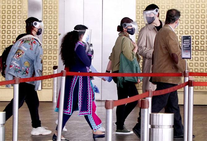 Twinkle Khanna, Aarav Bhatia and Nitara Bhatia were spotted at the Mumbai airport. Te family was headed to the United Kingdom, and it seems like everyone has left to accompany Akshay Kumar for his film Bell Bottom. All pictures/Yogen Shah