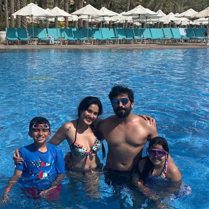 One big happy family! Isn't this picture super adorable?