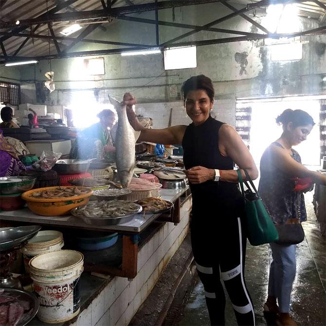 Other television shows that Anita Raaj was part of were - Tumhari Pakhi (2013-2014), Anil Kapoor's 24 (2013-2016) as Naina Singhania, Ek Tha Raja Ek Thi Rani (2015) as Rajmata Priyamvada and Maya (2018).
In picture: As can be seen in the picture, Anita loves seafood. 