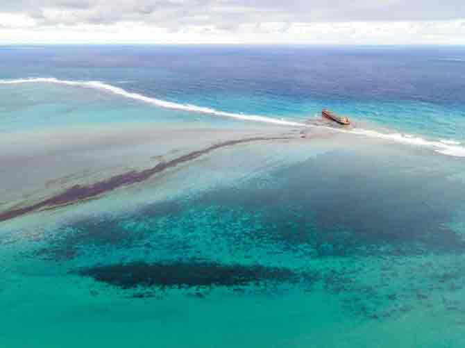 The opposition and activists are calling for the resignation of the environment and fisheries ministers. 
In picture: An aerial view shows a large patch of leaked oil and the vessel MV Wakashio.