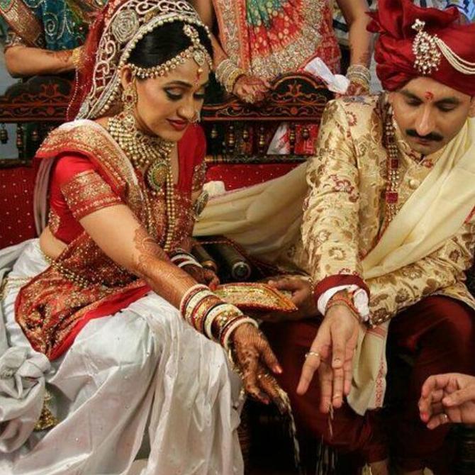 In 2015, Disha Vakani had an arranged marriage. She tied the knot with chartered accountant Mayur Padia in Mumbai. The actress announced her pregnancy in 2017. Disha and Mayur were blessed with a baby girl on November 27, 2017, whom they name Stuti Padia.