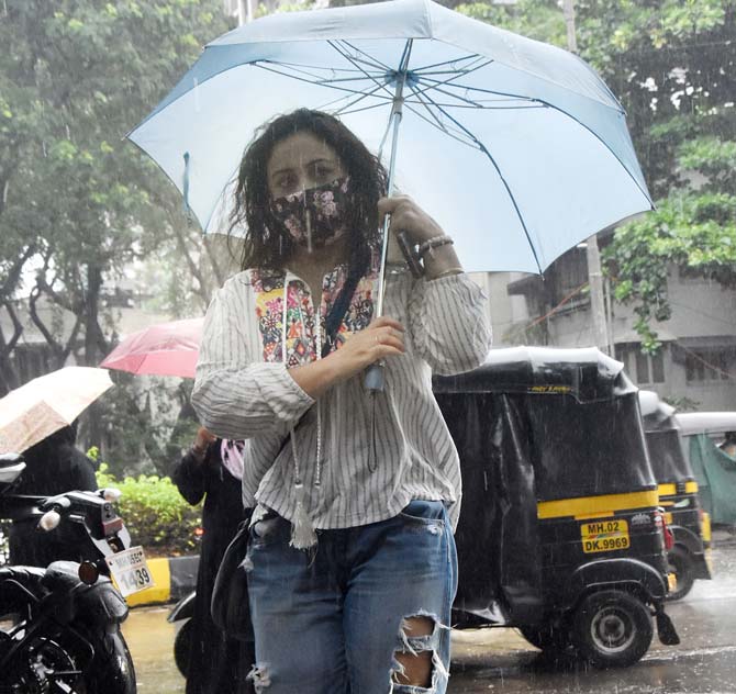 Divya Dutta was out in the rain as she clicked navigating through the streets on Juhu. The actress wore a colourful mask, a striped shirt and distressed denim.