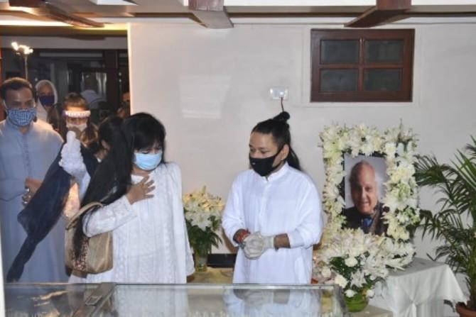 Singer Kailash Kher was among those who attended the last rites.