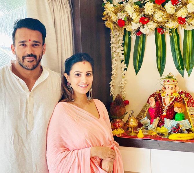 TV actress Anita Hassanandani and husband Rohit Reddy welcomed home Ganpati Bappa with religious fervour. Sharing a glimpse of their Ganesh Chaturthi celebrations, Rohit posted a 'folded hands' emoji along with the picture.