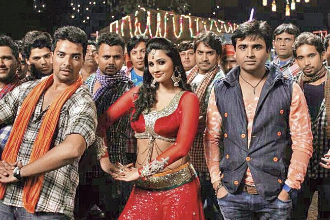 Daisy Shah first worked with Salman in the film Tere Naam (2003) as a dancer. She was one of the background dancers in Khan's Maine Pyaar Kyu Kiya (2005) too. It was then when Salman noticed Daisy and later approached to get into acting.
In picture: Daisy Shah in a scene from Bhojpuri film 'Soda'.