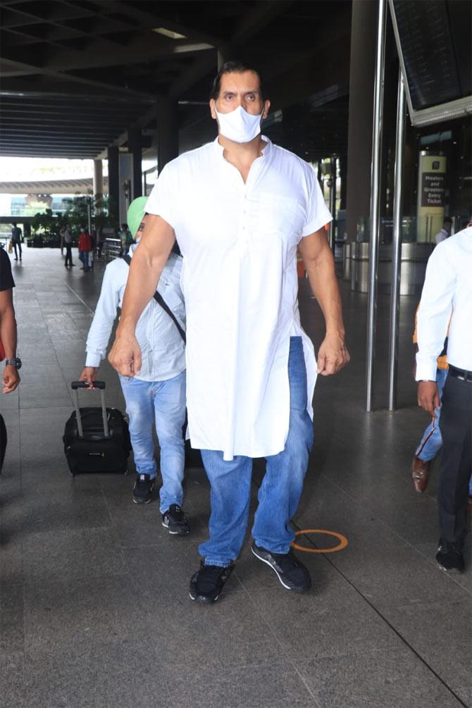 'The Great Khali' was spotted wearing a long white kurta, blue denims and a facemask as well.