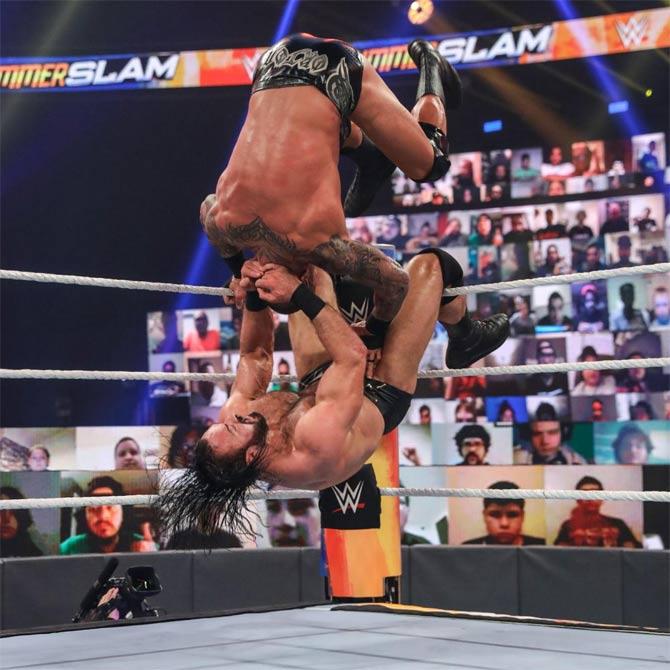 Randy Orton got to work right from the start of the match as he took on McIntyre by slamming him against the post, barricade, the announce table and anything else he could get his hands on. McIntyre would reply with a Figure-Four leglock ala Ric Flair as well as a Futureshock DDT.