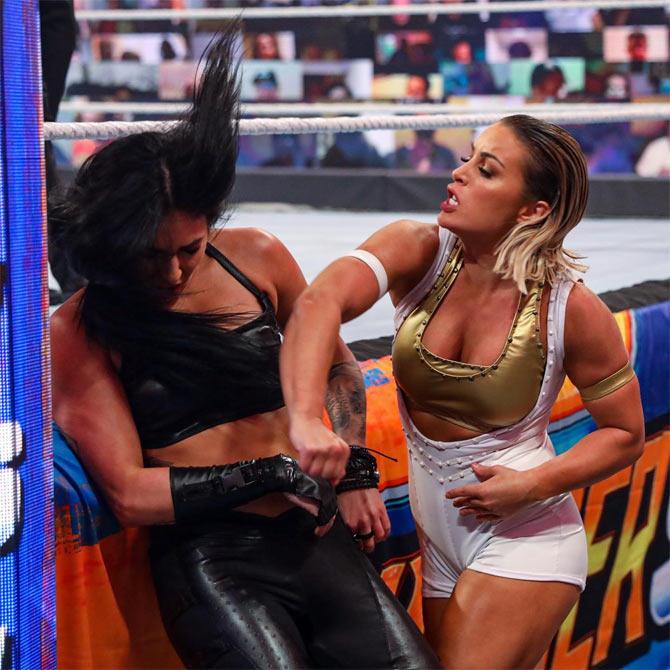 Mandy Rose, the glamourous wrestler, would show off her more aggressive side in this match as she not only countered but also dominated by slaming Sonya into the ringpost and hitting her opponent with a brilliant suplex on the ramp. Sonya would counter attack with a kick and then attack Mandy with a Steel Chair. Mandy Rose then came back with bicycle knees, a facebuster and one more knee to pick up a huge win and send Sonya out of WWE.