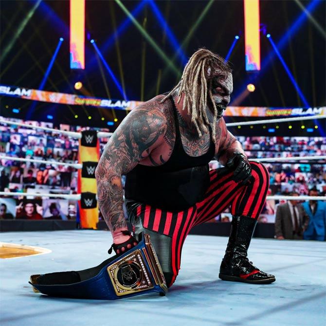 As the match then moved towards the backstage area, The Fiend hit a Sister Abigail onto Braun Strowman. As Strowman then opened up the canvas on the ring mat with box cutter, The Fiend hit him with two Sister Abigails to pin him an become the new Universal champion.