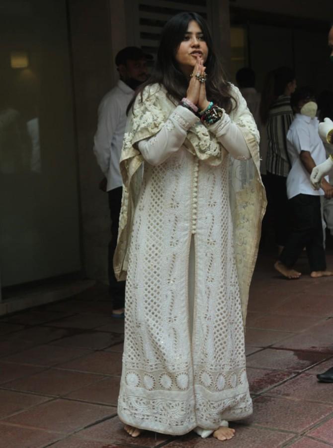 For the occasion, Ekta Kapoor donned her a traditional attire - white printed suit and a white dupatta. Ekta is a religious person and is never shies away from expressing it.