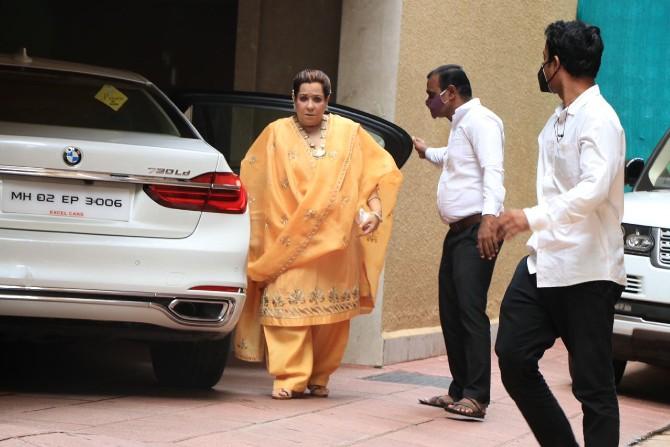 Ekta Kapoor's mother and producer Shobha Kapoor also joined the Ganesh Visarjan celebrations at her residence.