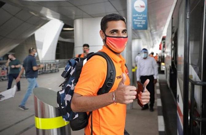 Sunrisers Hyderabad star pacer Bhuvneshwar Kumar's gives a thumbs up as he reaches Dubai and SRH shared this photo and captioned it, 