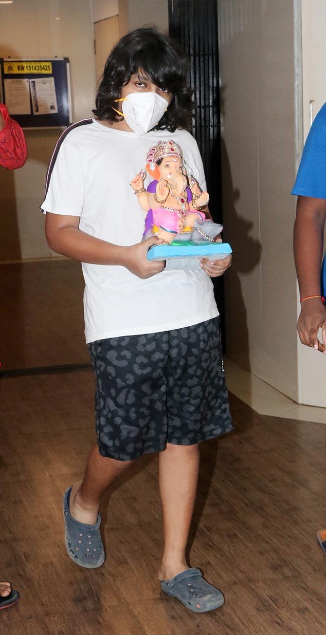 On the personal front, Sonu Sood has been a huge help for a man stuck amidst the pandemic situation, financially and personally. People have been calling him a Messiah for real.