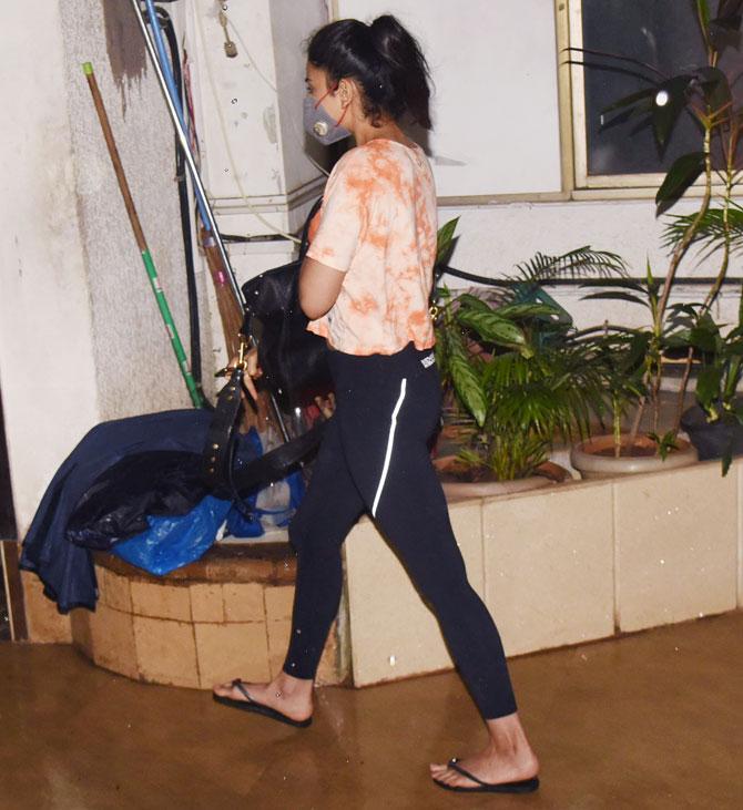 Rakul Preet Singh was also spotted in Bandra, the actress was clicked at her residence. Rakul kept it simple in a printed tee and gym pants and a protective face mask.