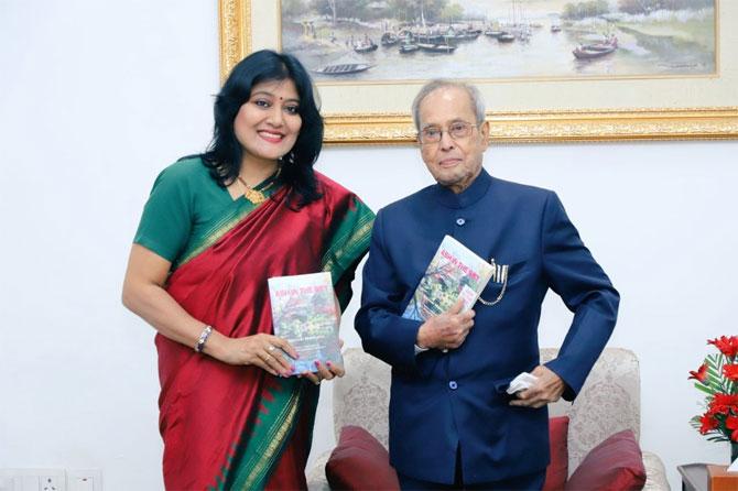 Pranab Mukherjee completed his studies from Suri Vidyasagar College in Suri. Post which, he went on to do an MA degree in Political Science and History and an LLB degree from the University of Calcutta.