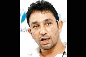 Afridi used Tendulkar's bat to score 37-ball century, reveals Mahmood