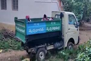 Shocking! COVID-19 patients shifted to hospital in garbage vehicle