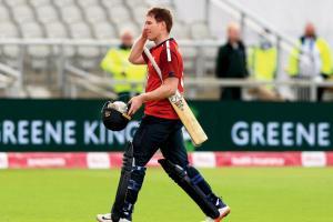 Morgan leads England to Pakistan victory in second T20