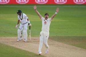 James Anderson takes out Pak top order after Eng pile up 583/8d