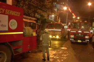 Fire breaks out at building on Pollock Street in Kolkata